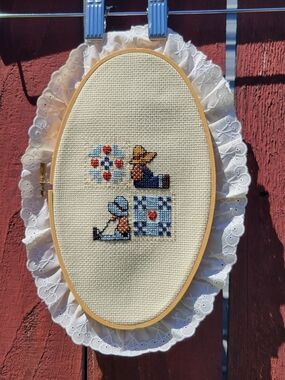 VTG Handmade Finished Cross‎ Stitch Oval Hoop w/ Lace Sunbonnet Sue Cottagecore